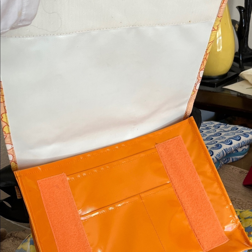 Tausche Shoulder Messenger Tote Bag- Germany - Picture 5 of 7